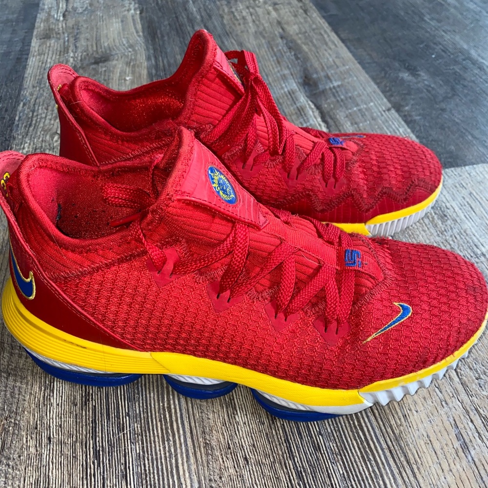 Lebron 16 low Superbron size 8.5